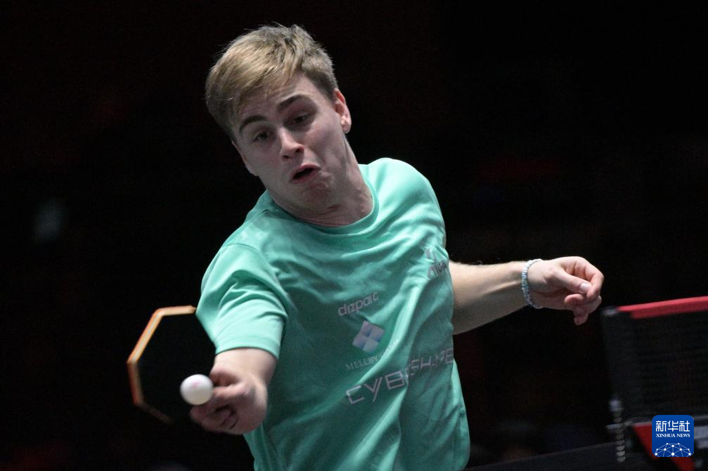 斯签下了另 斯签下了另